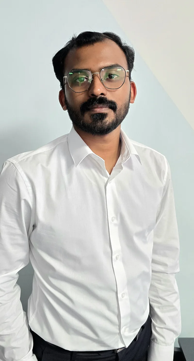 Rejin Abraham, Accountant
