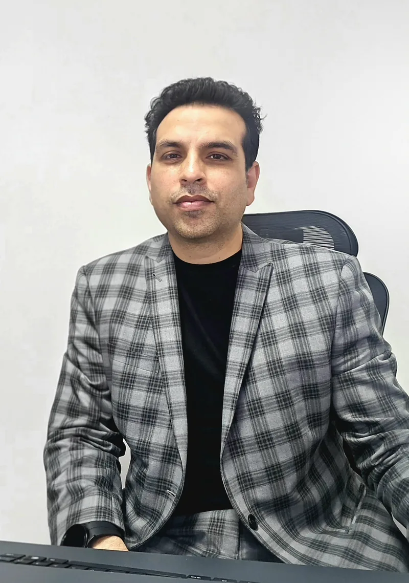 Akash Batra, Principal Accountant
